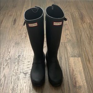Black hunter boots